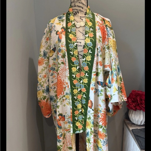 Vibrant Floral Kimono 👘 - Picture 2 of 7